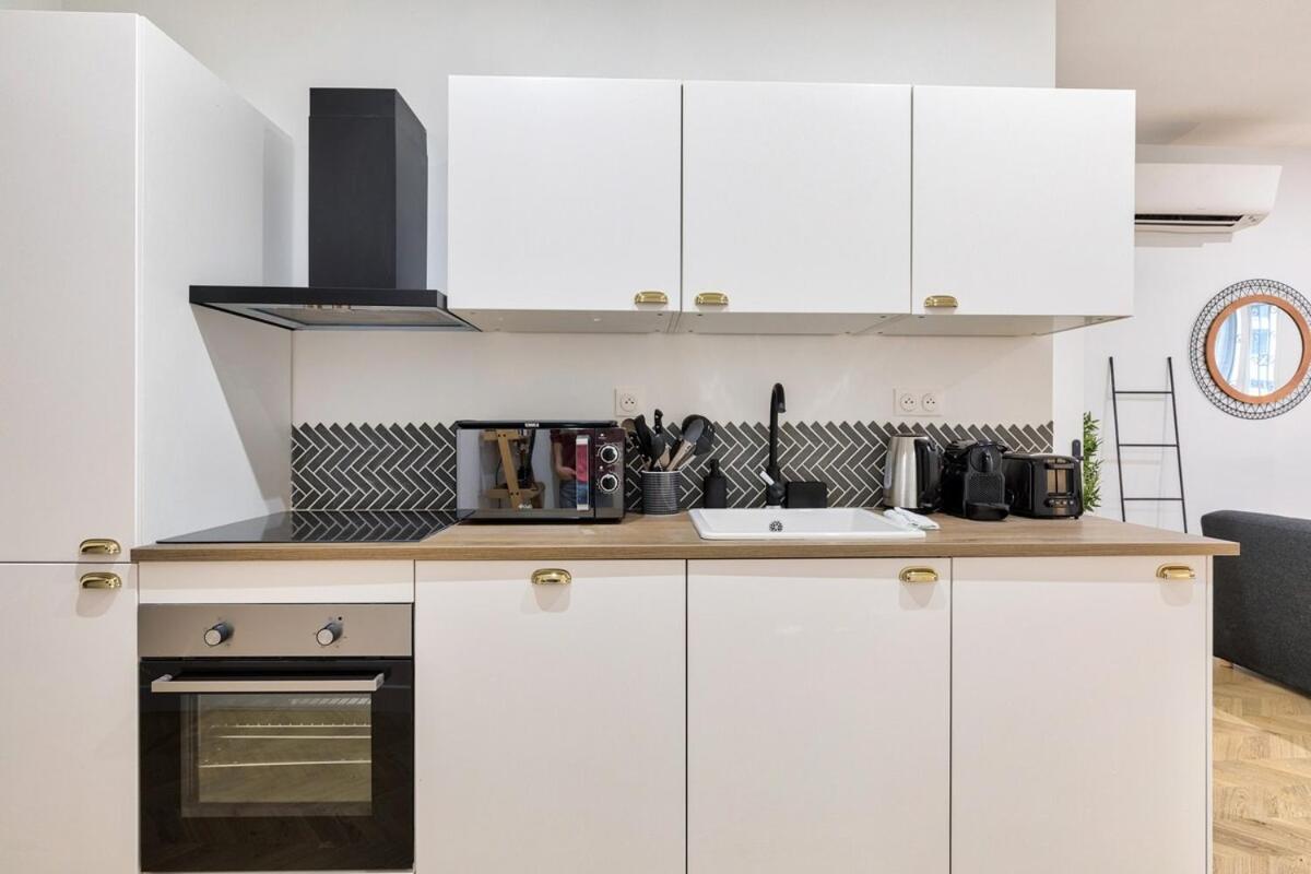 Apartment Appartement Quartier Plaine-Monceau 8P Rdc